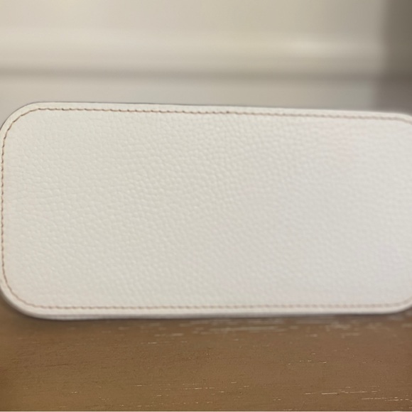 New. Never used. Dooney & Bourke Pebble Grain Suki Crossbody Shoulder Bag White - Picture 10 of 10